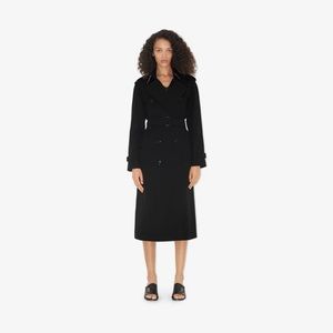 Women’s Burberry Waterloo trench coat - size 8 US 10 UK color black